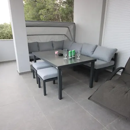Horvat Apartment