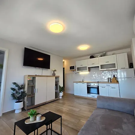 Horvat Apartment *